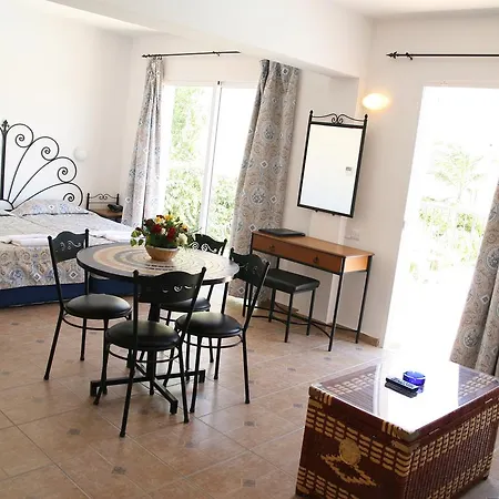 Latchi Studio * Polis