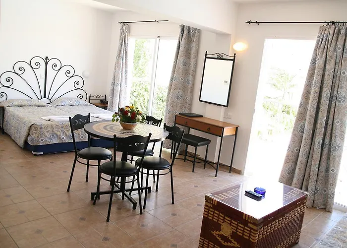 Latchi Studio * Polis